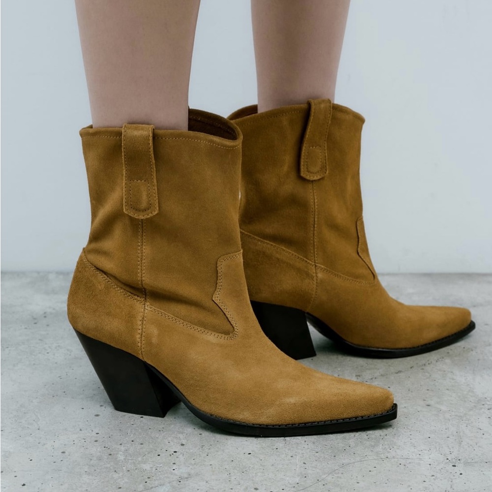 Zara NWT size 9 cowgirl cowboy suede tan ankle boots 👢 .